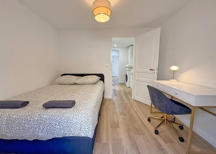 L'esterel 450m & Gare Saint-raphael 950m